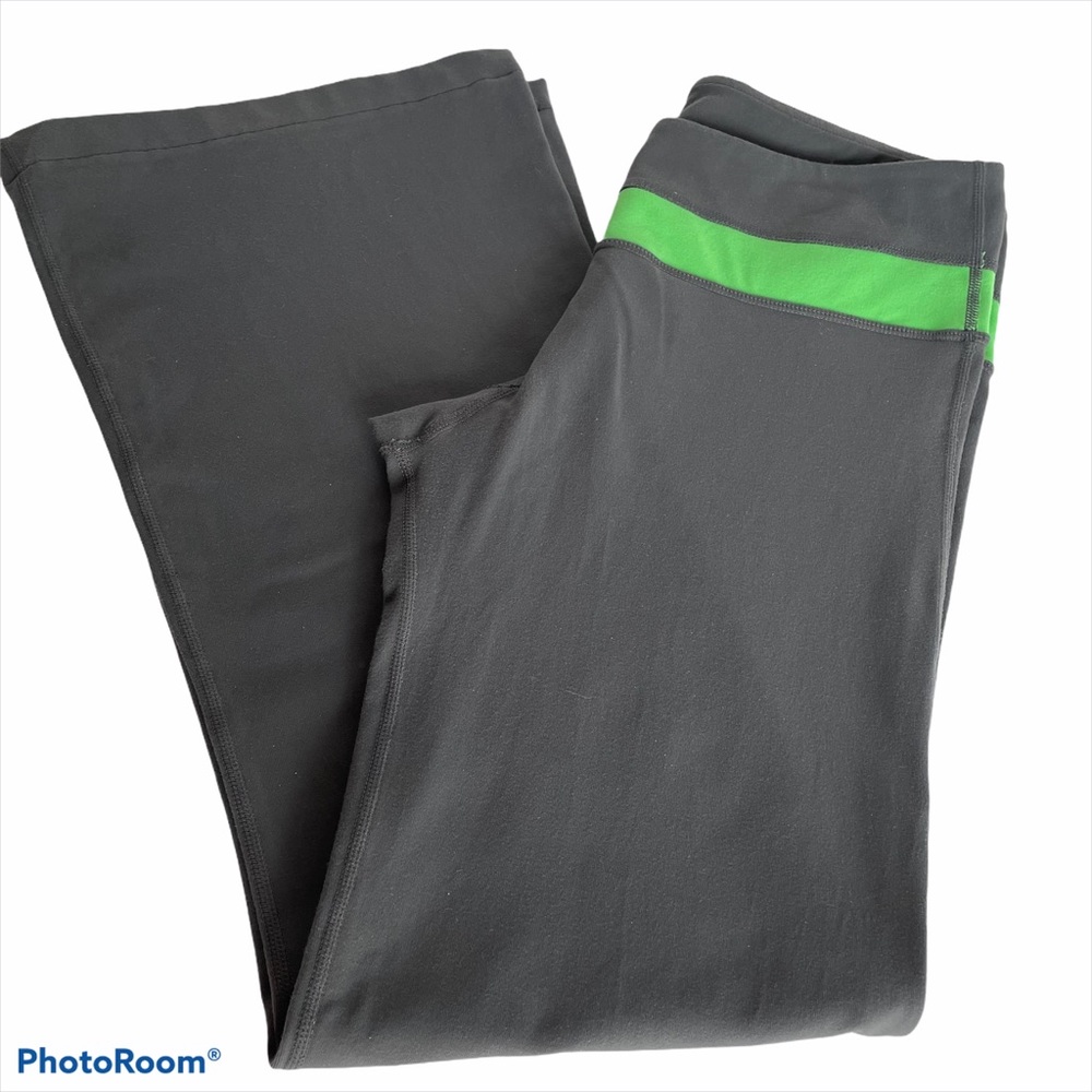 LULULEMON gray and green reversible yoga pants